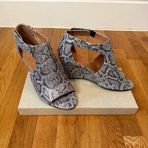 Gentle Souls by Kenneth Cole Lunette 75 Hooded Grey Snake Leather Wedges, Size 8